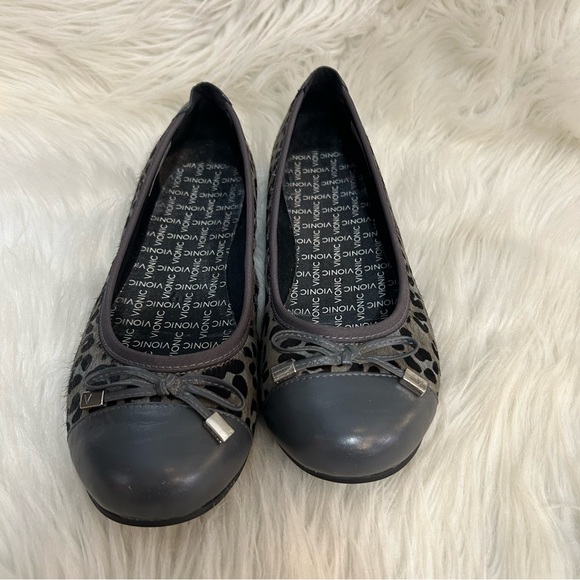 Vionic Flats - Picture 2 of 6